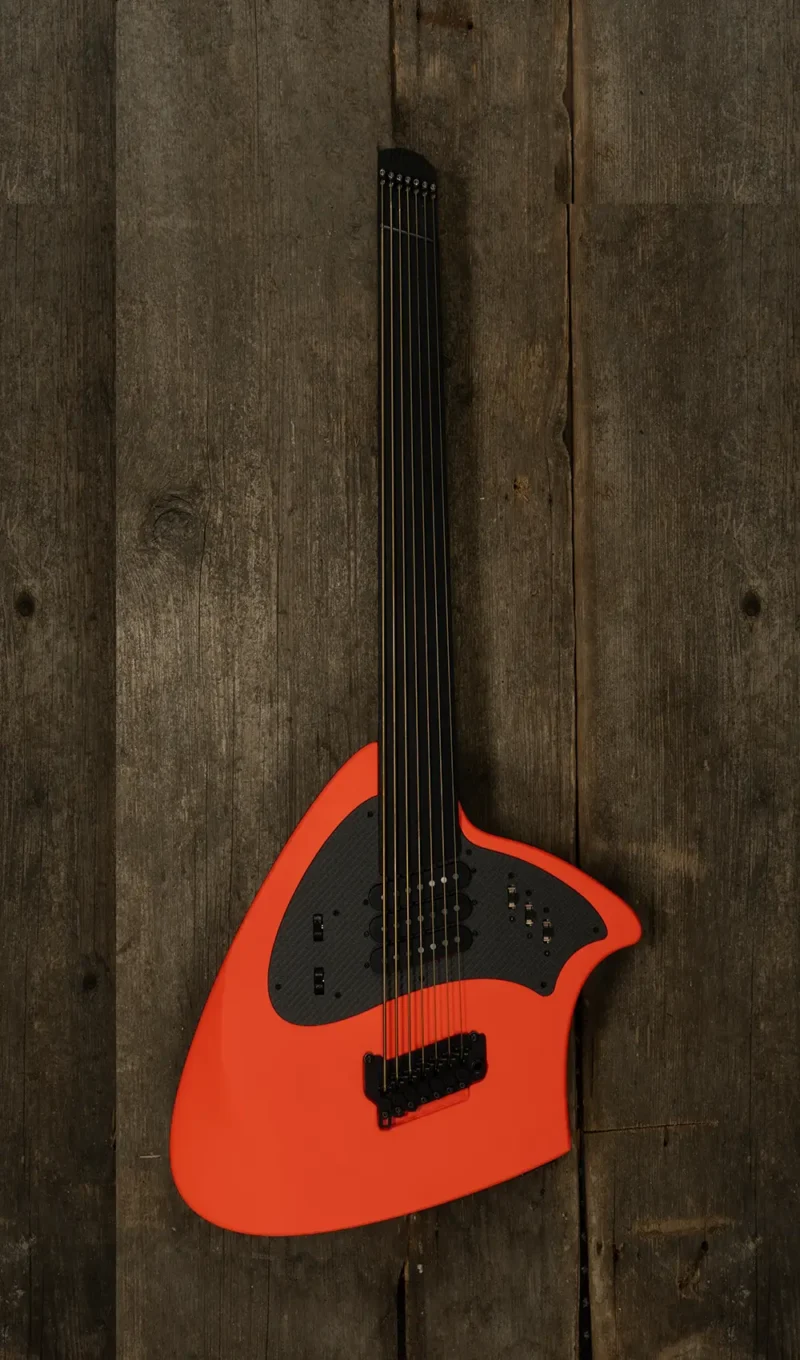 Silent Scream Stingray - multiscale fretless w. tremolo